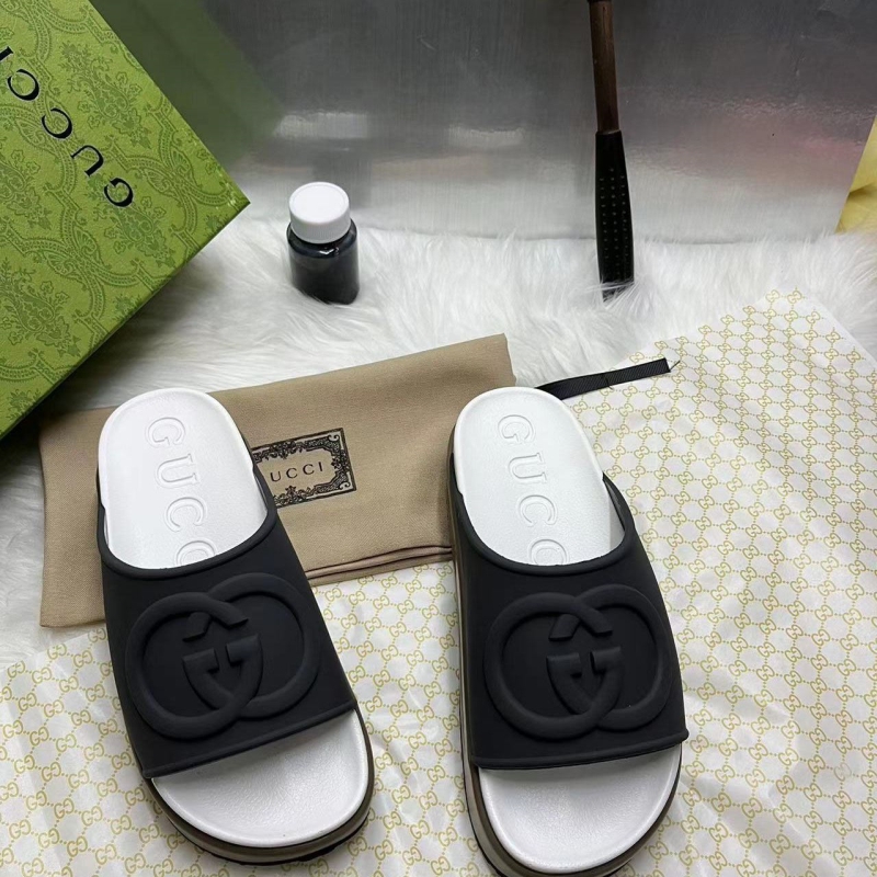 G*u*i slippers